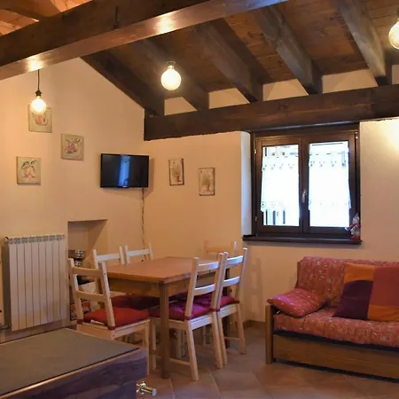 Le Petit Paradis: Ai Piedi Del Monte Rosa Apartment